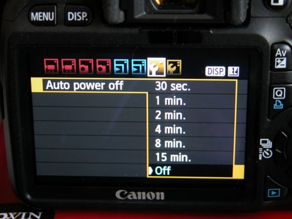 Canon T2i / 550D battery showdown – original vs. fake – UPDATED: battery grip